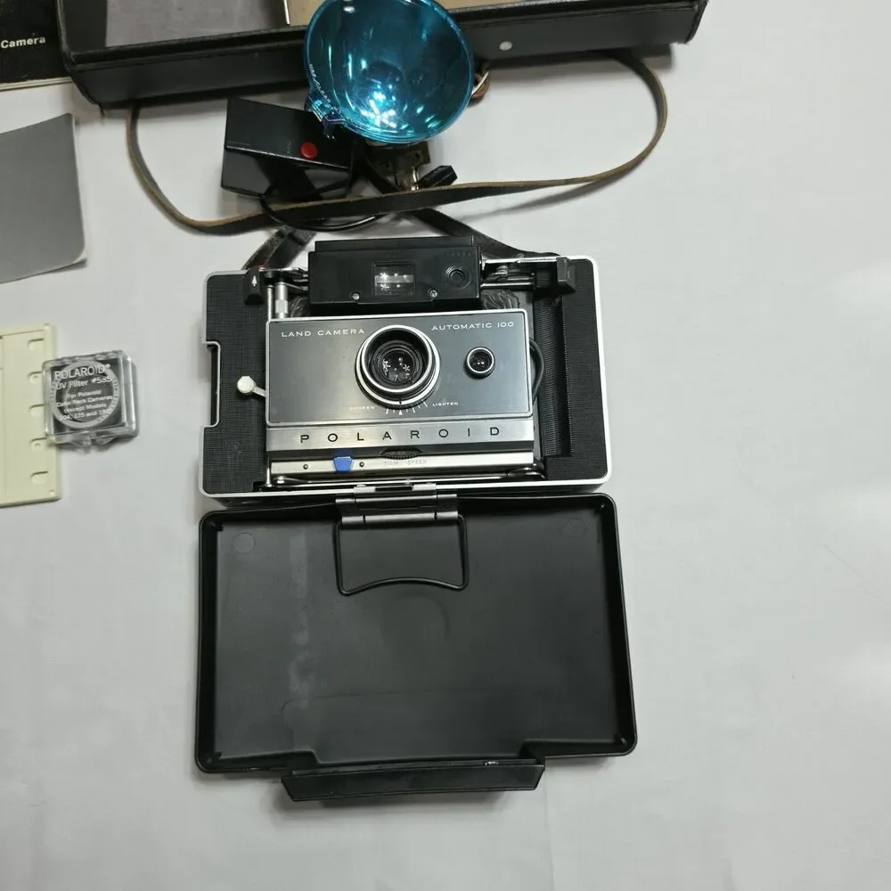 VTG Polaroid Land Camera 100 w/Case Flash Manual Photography Collectible Vintage